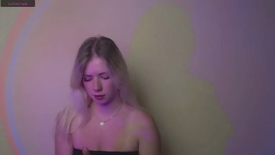 AliceMeaww_ from United States