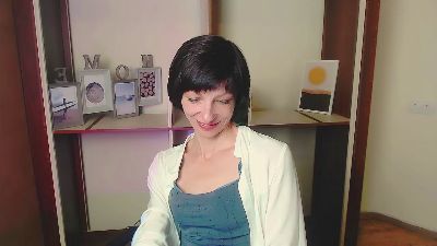 AngelinaLess_ from United States