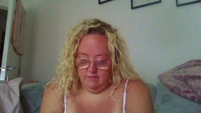 CurvyTrixie from United Kingdom
