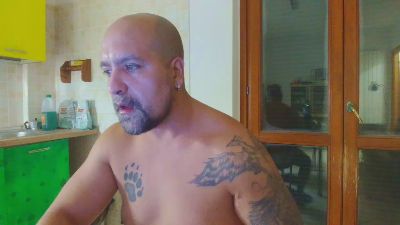 Mannextdoor1929 from Italy