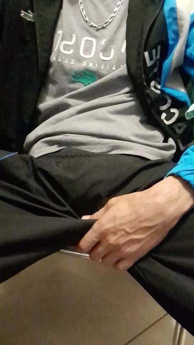 SkinnyBoy06 from France