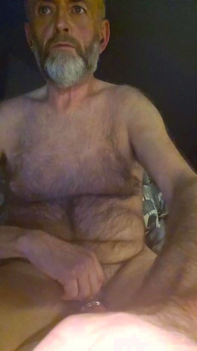 hairy64daddy from Sweden