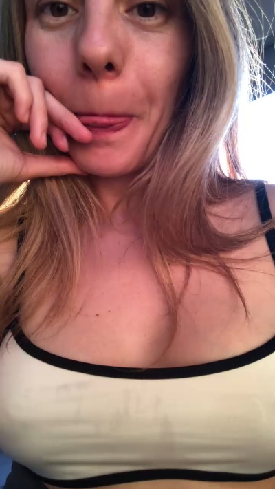 kitty305 from Argentina